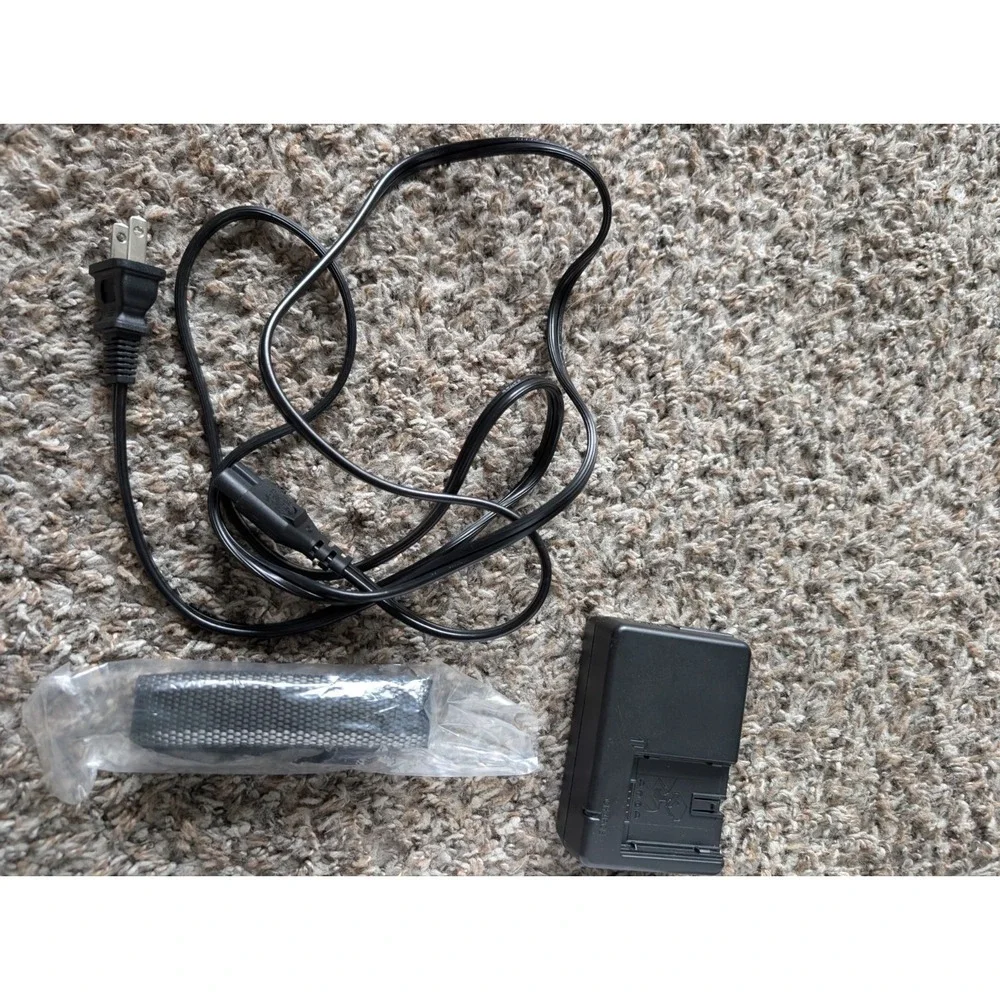 Hitachi DZ-GX5020A DVD Camcorder with 30x Optical Zoom Bundle With Box